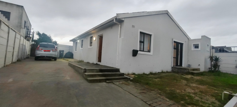 3 Bedroom Property for Sale in Strandfontein Village Western Cape